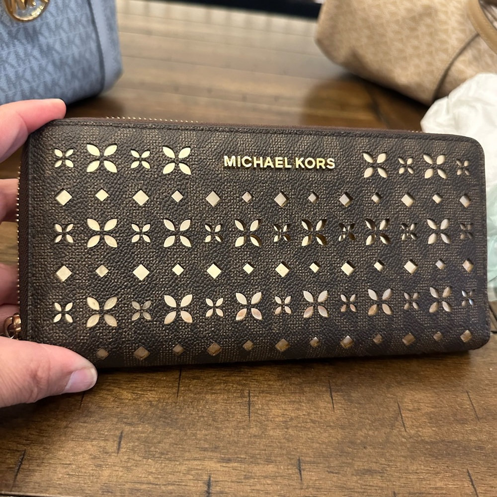 Michael Kors Cut out Wallet